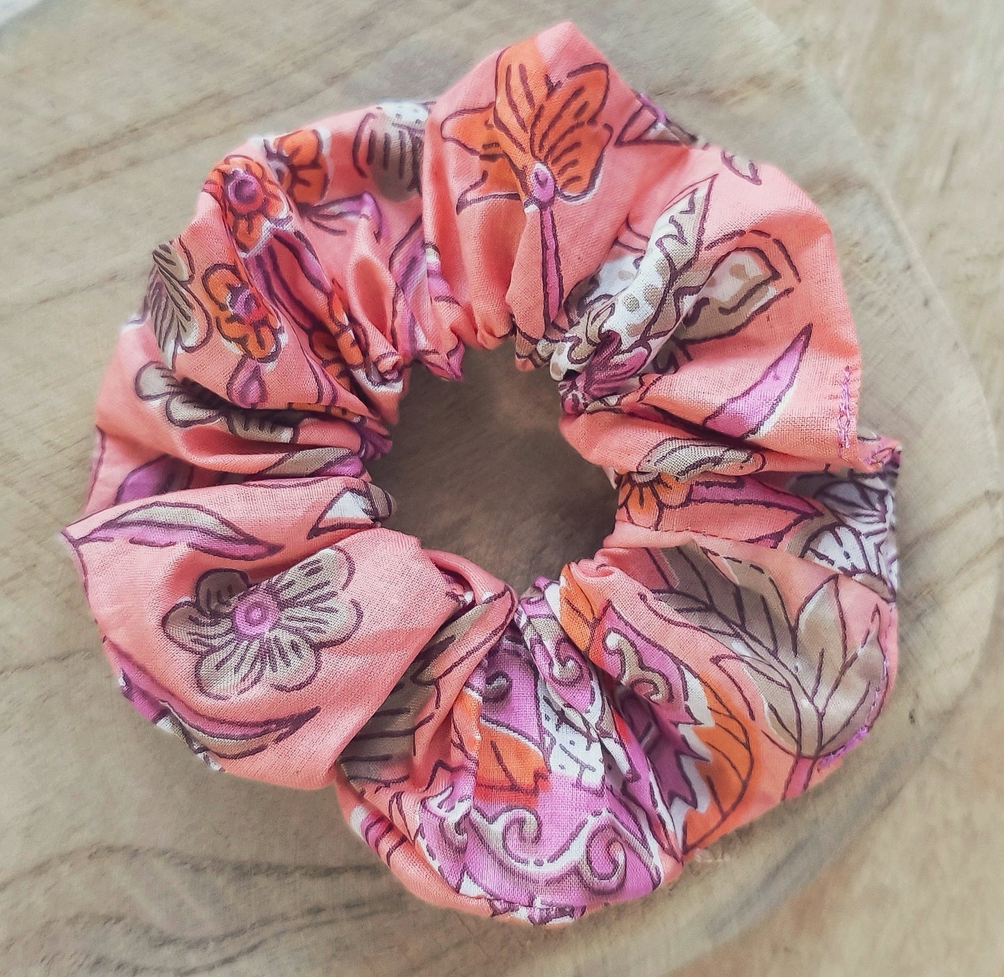 Chouchou tissu coton indien - fleurs rose fond beige poudré