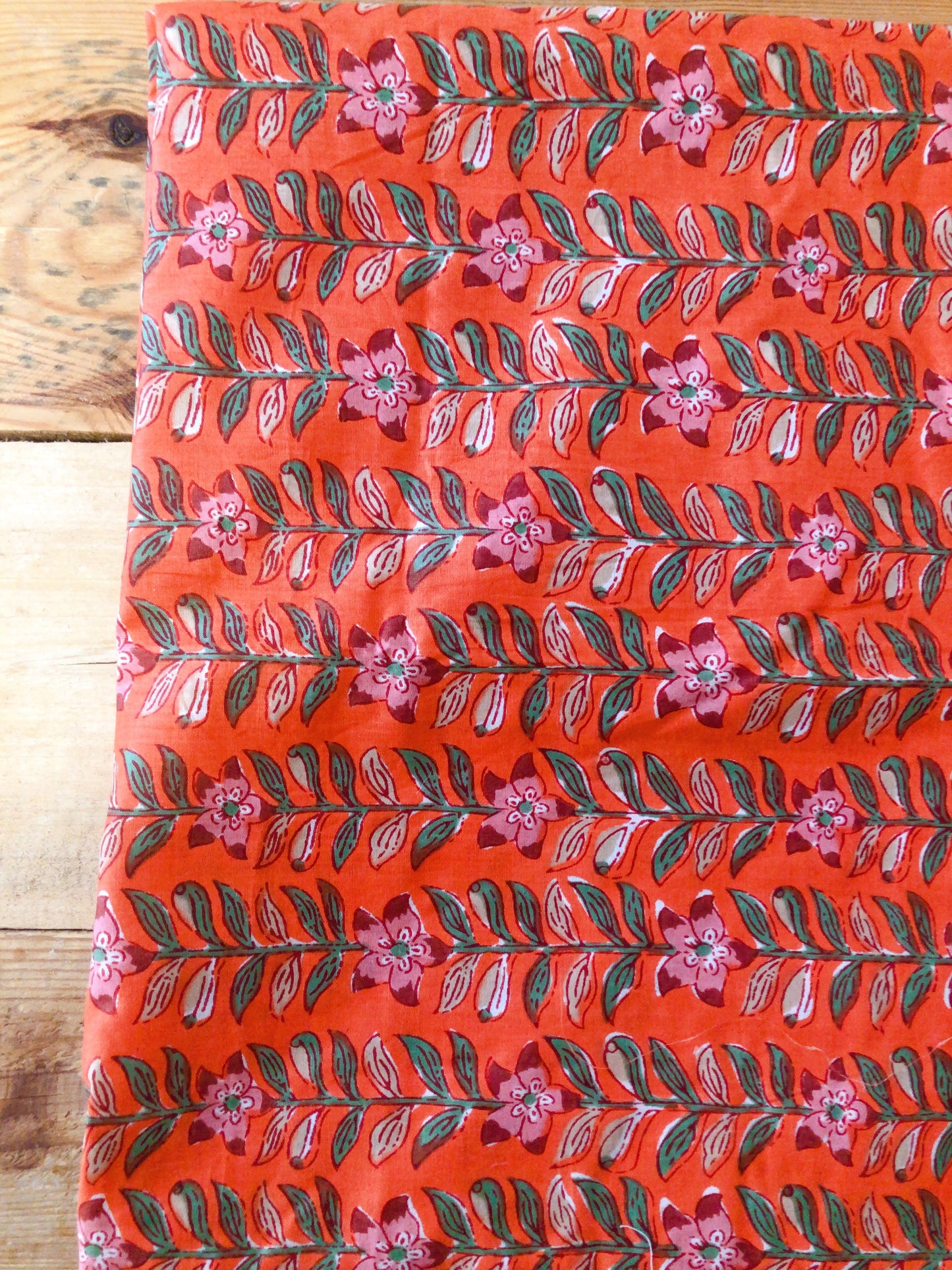 Coupon voile de coton indien fleur et fond orangé