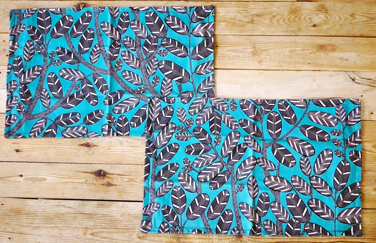 Duo de coussin deco rectangle feuille fond bleu lagon déhoussable et lavable en machine