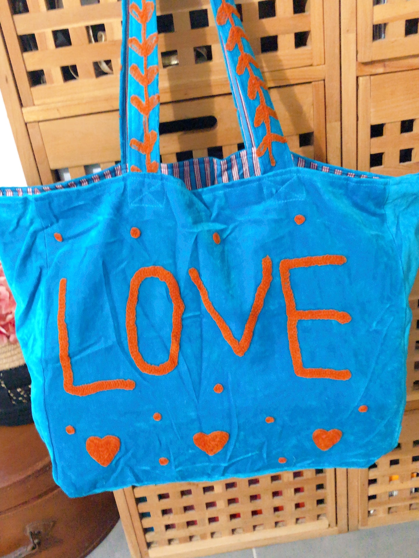 Grand sac cabas en velours brodé non matelassé – LOVE