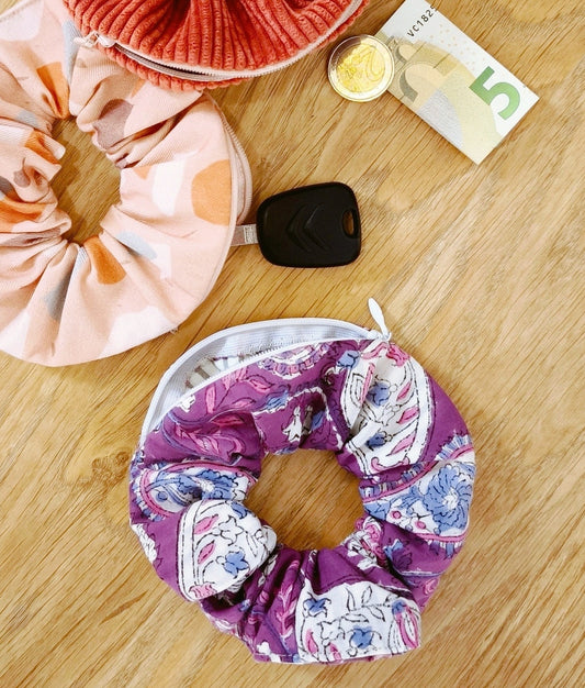 Chouchou  a cheveux ou poignet avec pochette secrète pour glisser ses clefs et sa monnaie En coton indien motif ton de  violet 