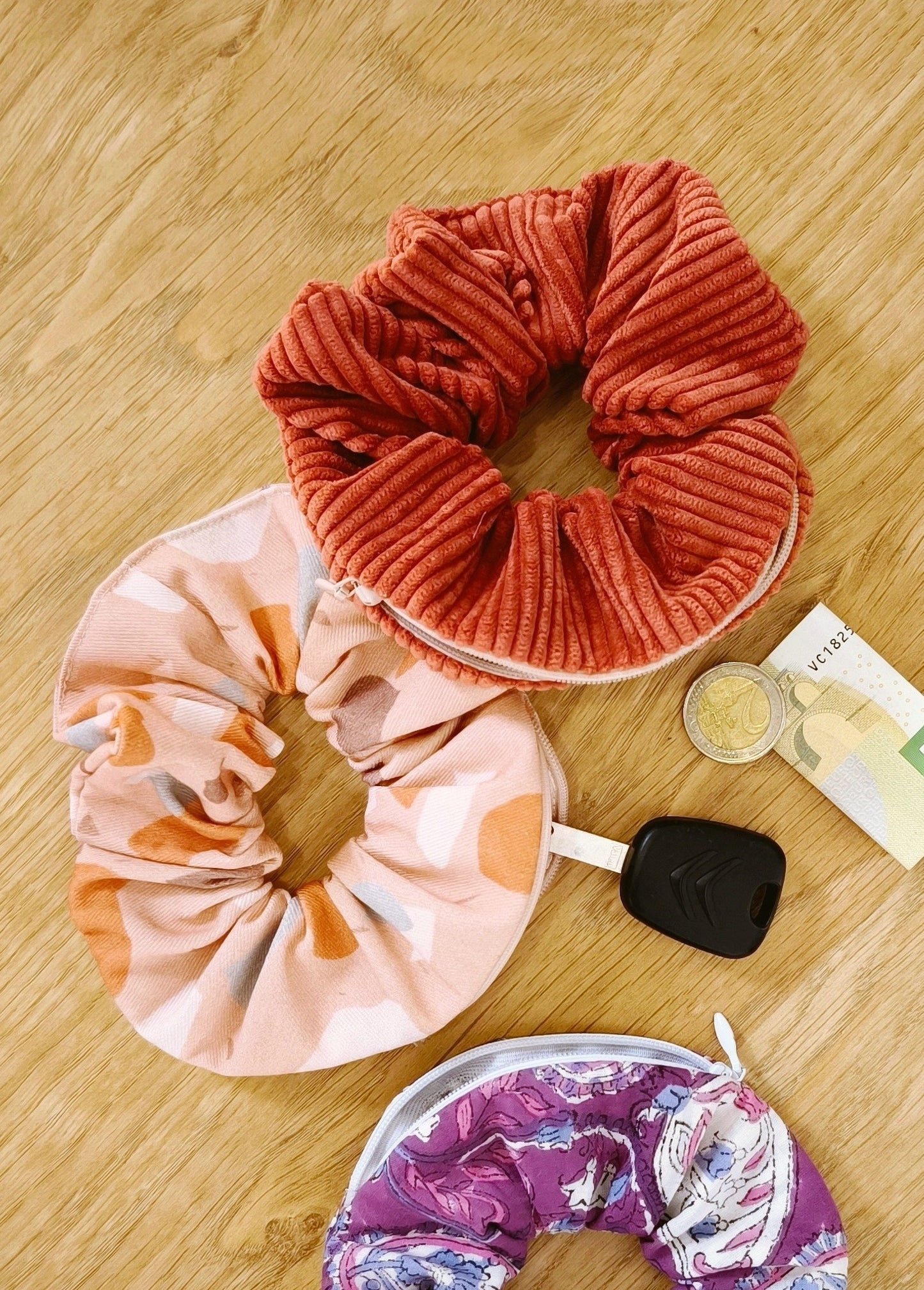 Chouchou  a cheveux ou poignet avec pochette secrète pour glisser ses clefs et sa monnaie Velours cotelé