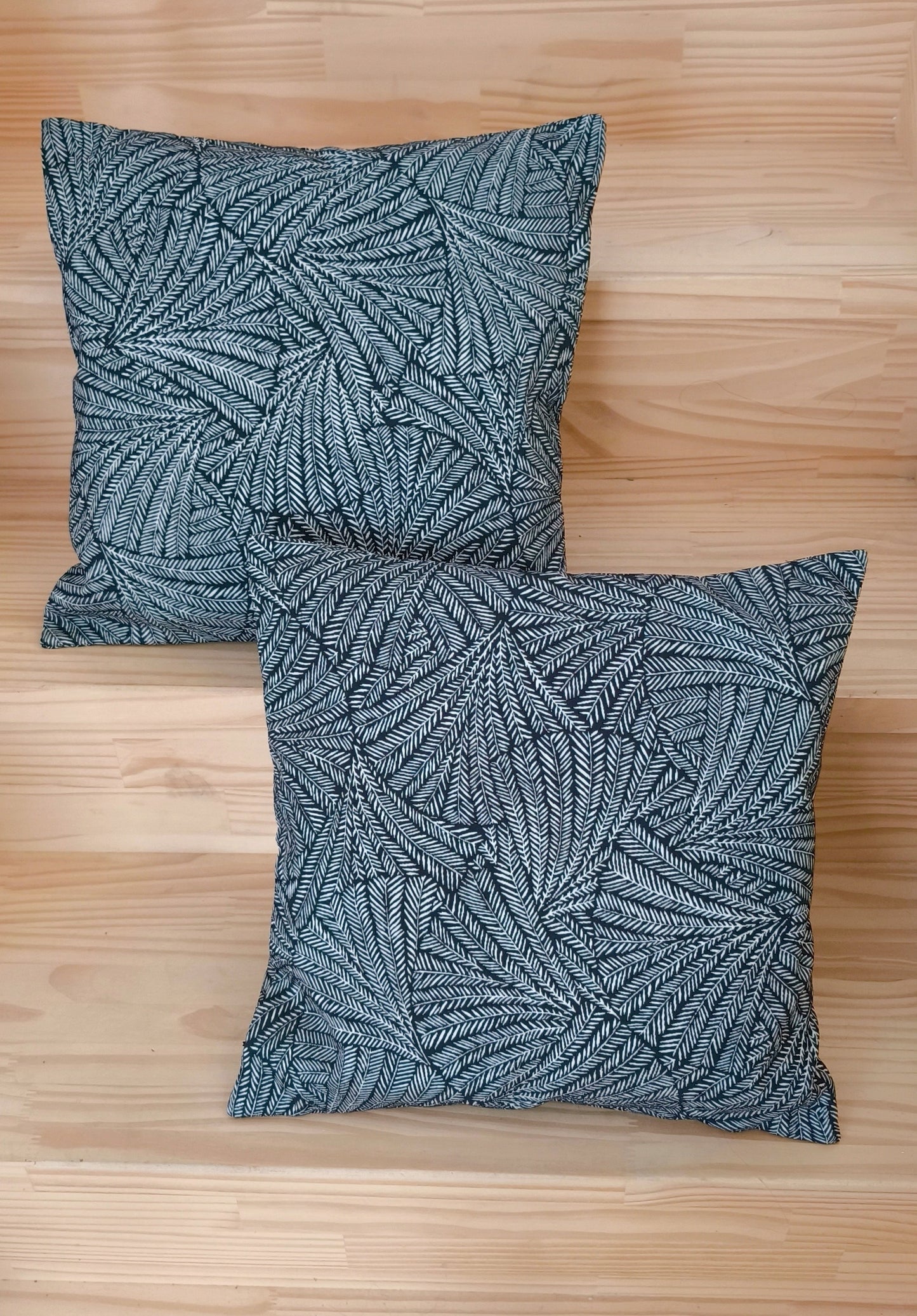 Coussin décoratif en jacquard épais  40x40 déhoussable avec zip et lavable en machine Motif géométrique jacquard noir et blanc