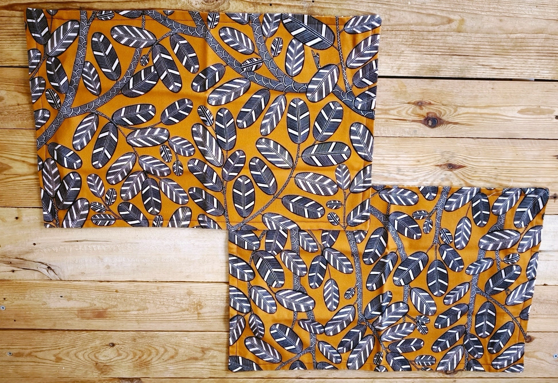 Housses de coussin deco feuille graphique fond orange curry déhoussable 