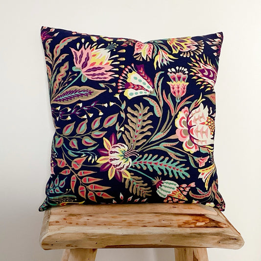 Housse coussin tissu floral inspiration indienne 