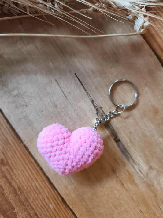 Porte-clés cœur au crochet — Création artisanale de Nicoleta