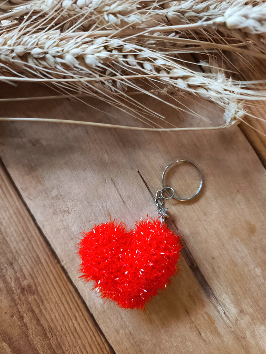 Porte-clés cœur au crochet — Création artisanale de Nicoleta