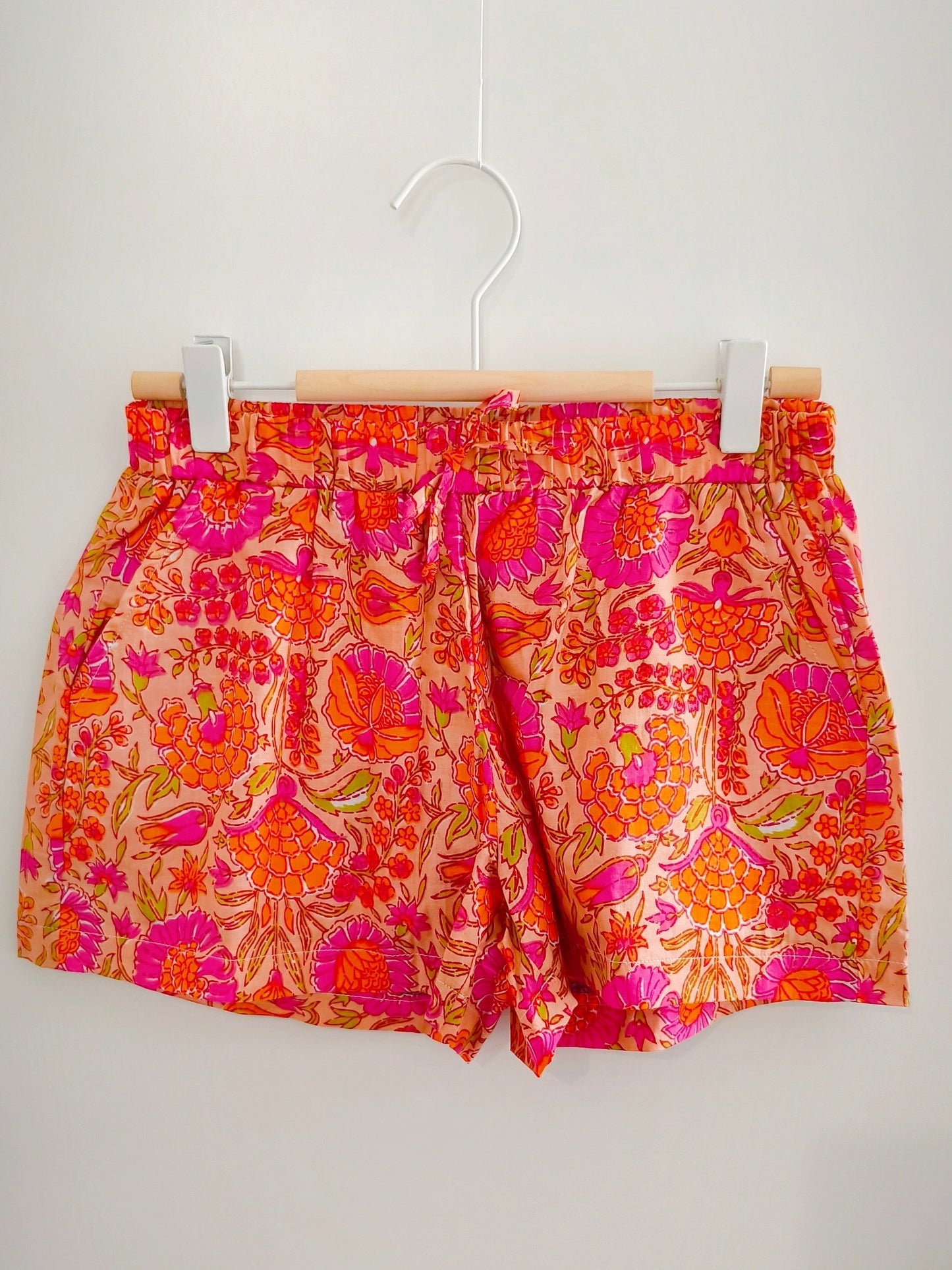 Short voile de coton indien élastique à la taille et poches côtés 