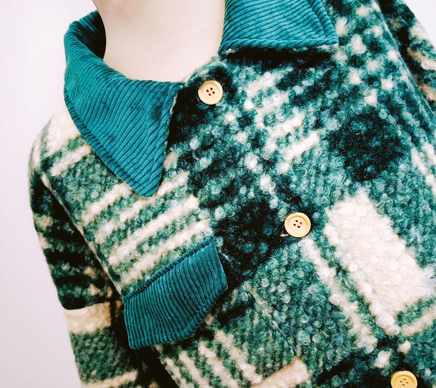 Veste femme courte et élégante en tweed et velours côtelé 